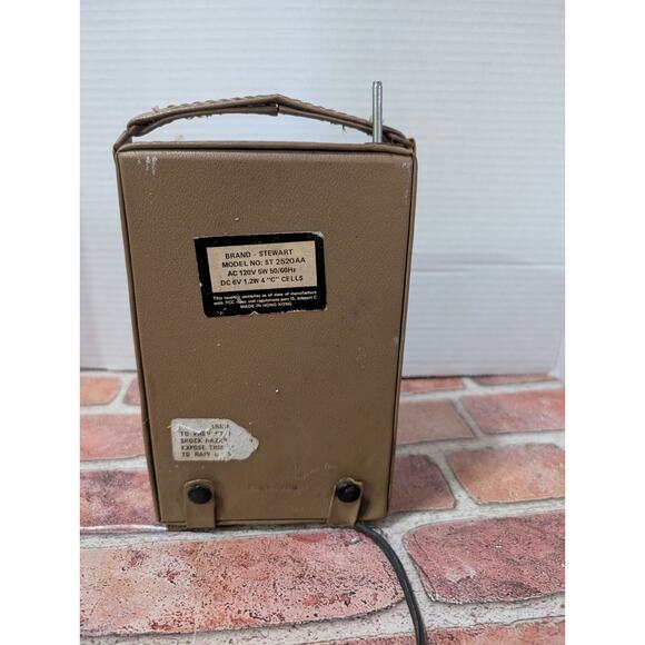 Vintage - 8" Stewart AM/FM Radio Tan Case, Plug In/Battery Powered, Tested Works - Picture 3 of 9